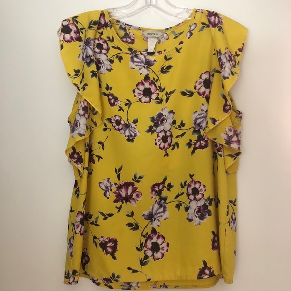 Route 3 brand yellow floral blouse in excellent condition! Gorgeous! Size M - Picture 1 of 4